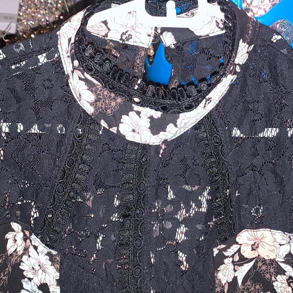 NWOT Self Esteem Black Floral & Lace Detail Sleeveless Halter Style Keyhole Top - Picture 4 of 11